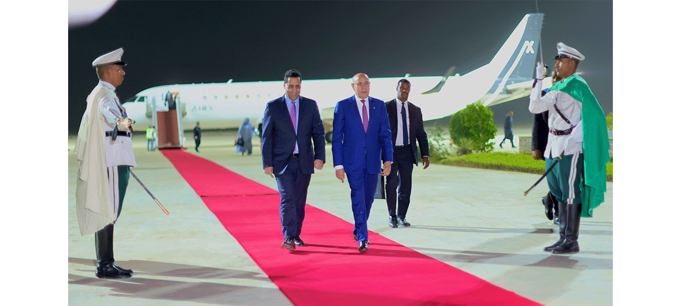 رئيس الجمهورية يعود إلى نواكشوط بعد أن شارك في المنتدى الإفريقي للرؤساء التنفيذيين للشركات الكبرى وقمة “إفريقيا إلى الأمام”
