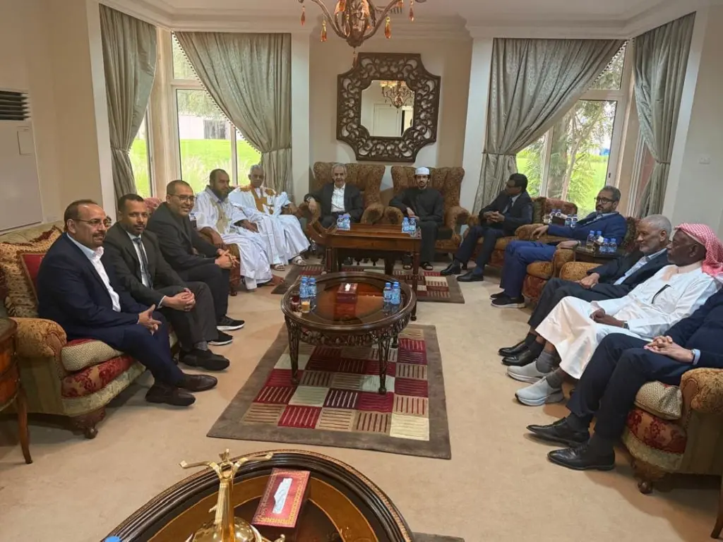 بمشاركة رسمية وشعبية.. الرئيس الأسبق ولد الطايع يستقبل المعزين في وفاة حرمه بالدوحة