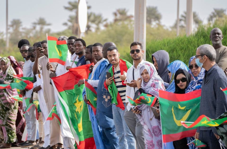 وسط استقبال شعبي حاشد.. الرئيس غزواني يصل داكار للمشاركة في منتدى الأمن والسلم بإفريقيا